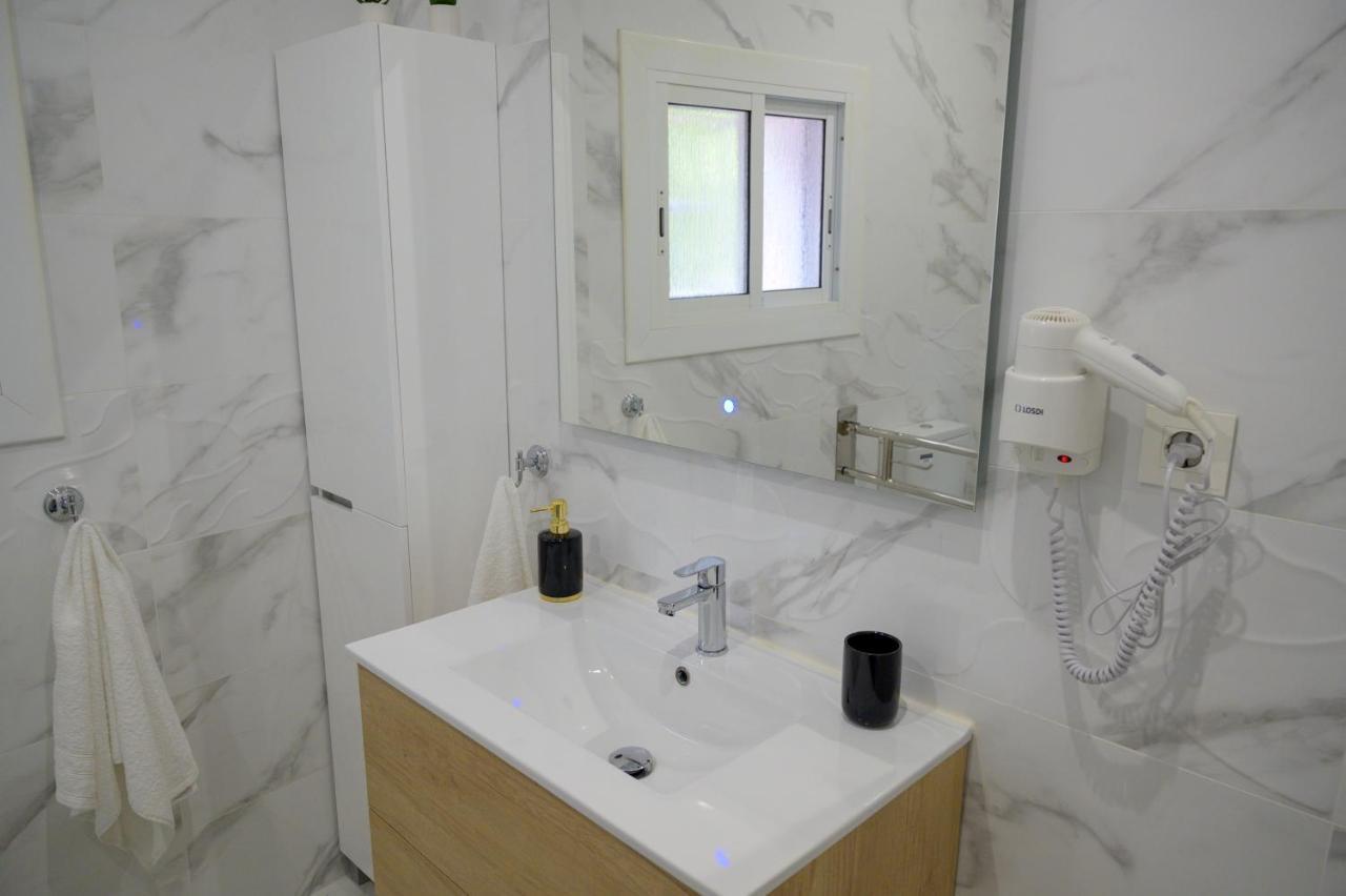 Relax House Barcelone Sant Esteve Sesrovires Exterior foto